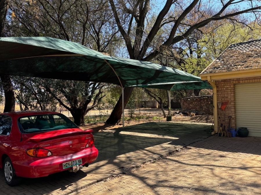 4 Bedroom Property for Sale in Wilkoppies North West